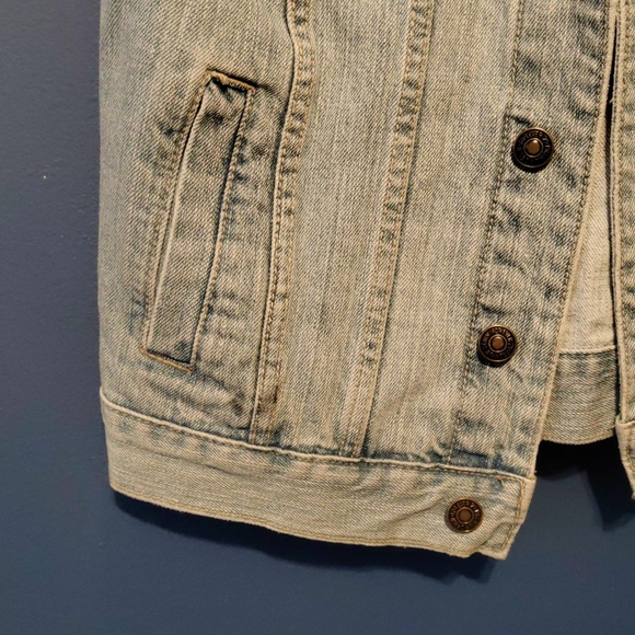 3/$25 Forever 21 Denim Vest - Picture 4 of 4